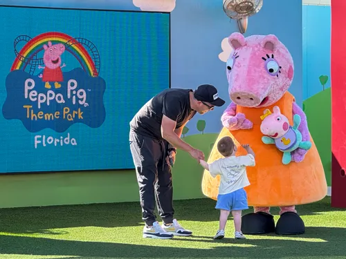 Peppa Pig meeting father and son