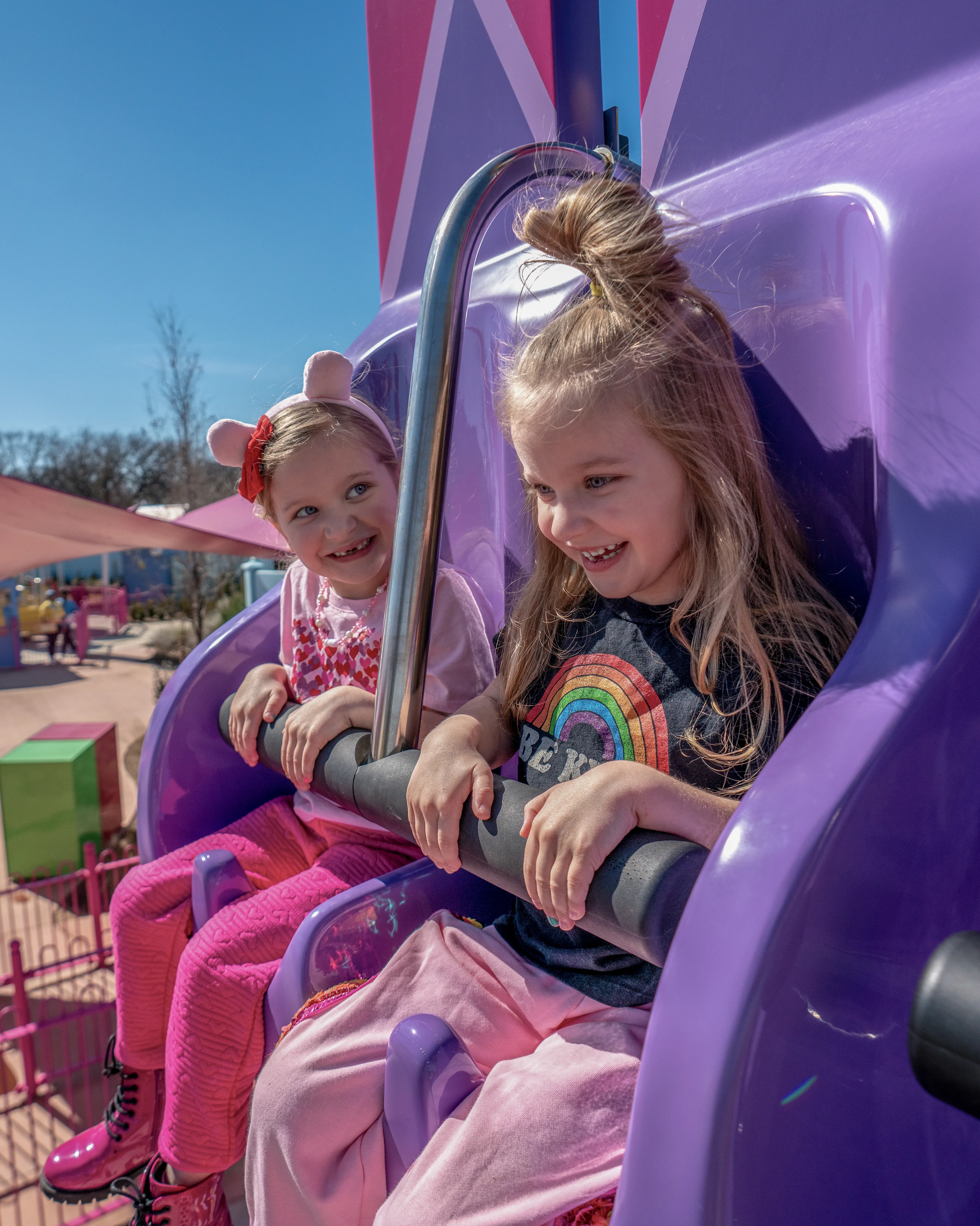Peppa pig drop ride closeup on kids